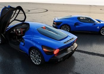 Alfa Romeo 33 Stradale com nova cor Blue Reale passa do sonho à realidade