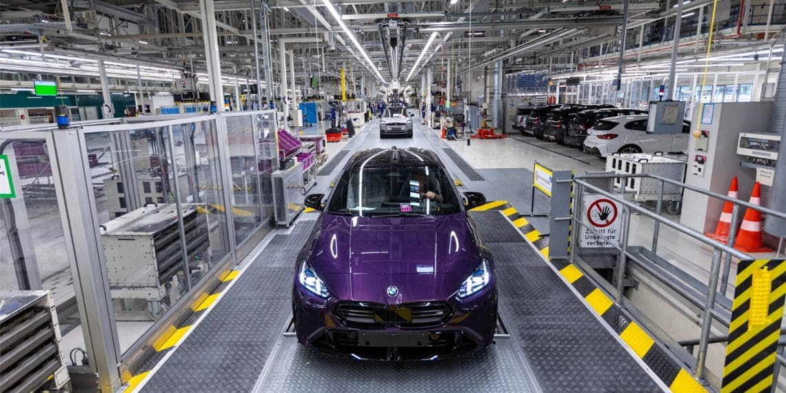 BMW arrancou com a produção do renovado Série 1 que chega em outubro