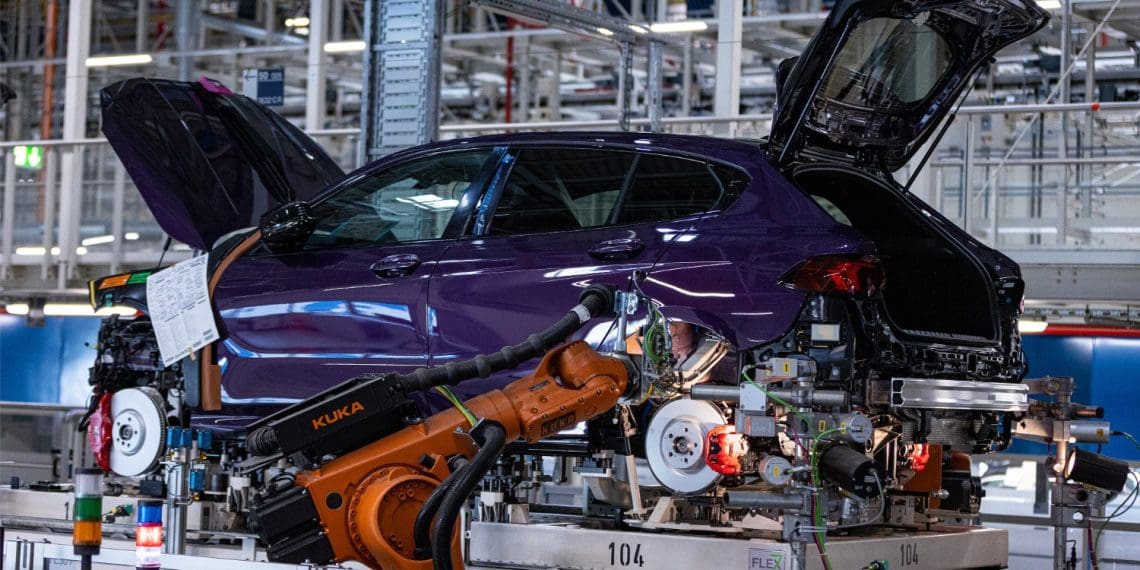 BMW arrancou com a produção do renovado Série 1 que chega em outubro