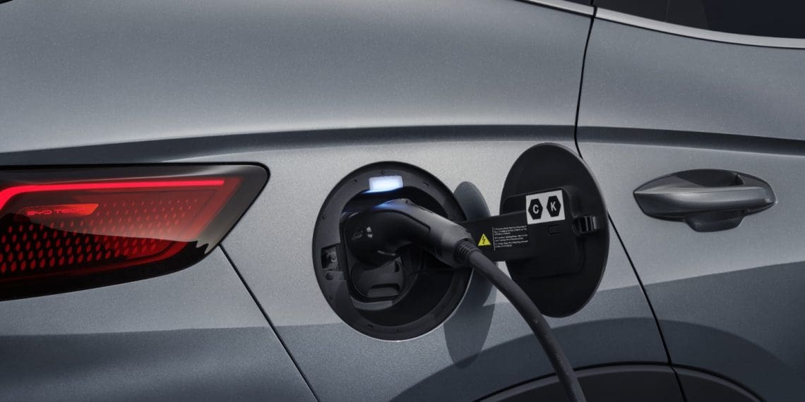 BYD Seal U 100% elétrico e híbrido plug-in chegam ao mercado nacional