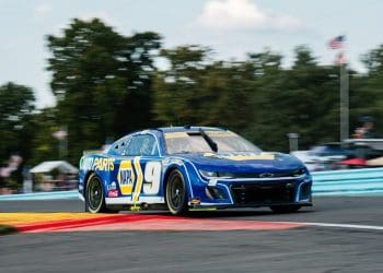Chase Elliott to Start from the Rear at Kansas Due to Engine Troubles