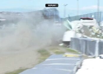 Vídeo: Assustador acidente na Super Fórmula em Suzuka acaba com monocoque a «aterrar» na parte inferior da pista