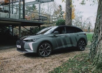 DS 7 E-TENSE 4X4 360 com design exclusivo para cliente especial