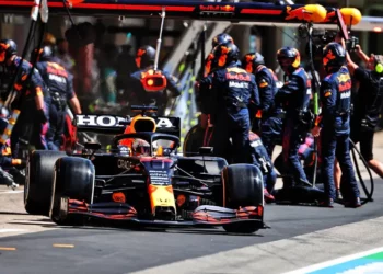 Os pilotos de F1 estão agora proibidos de bloquear as boxes, numa altura em que a FIA está a impedir a sua ação