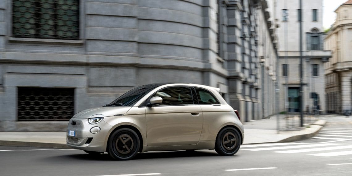 Fiat 500e ganha edição especial Giorgio Armani