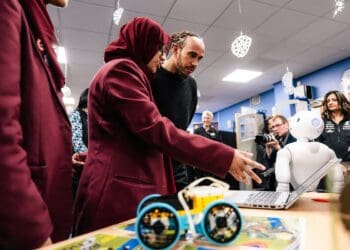 Lewis Hamilton não ofereceu troféu recebido na gala da FIA, assegura a Mercedes