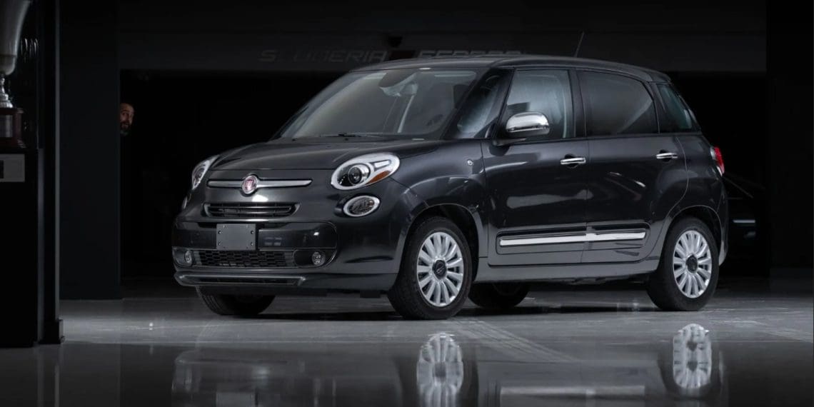 Fiat 500L utilizado pelo Papa vai a leilão