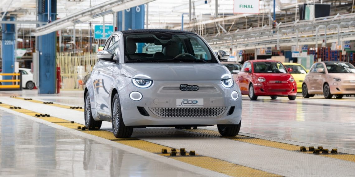 Novo Fiat 500 híbrido vai ser produzido em Itália e chega em 2026