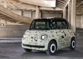 Fiat Topolino ganha versões Mickey Mouse para celebrar o centenário da Disney