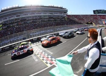 NASCAR permits lifters to aid in flat tire recoveries