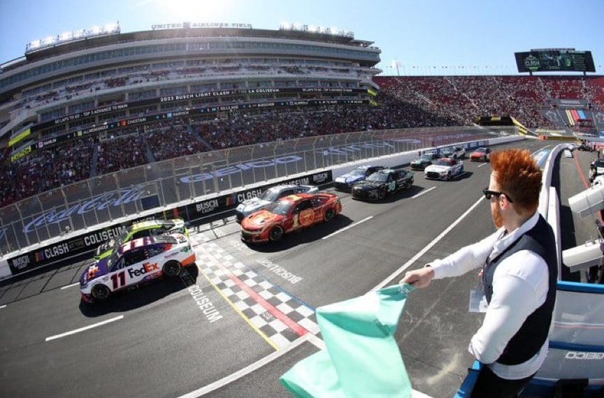 NASCAR permits lifters to aid in flat tire recoveries