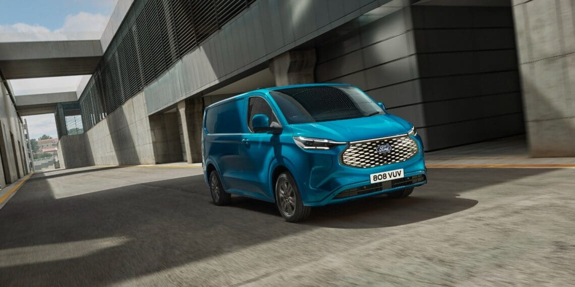 Novo Ford Transit Custom produzido com recurso a inteligência artificial