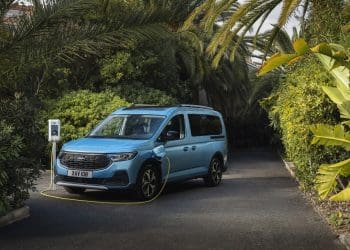 Ford alarga gama Tourneo Connect com versão híbrida plug-in