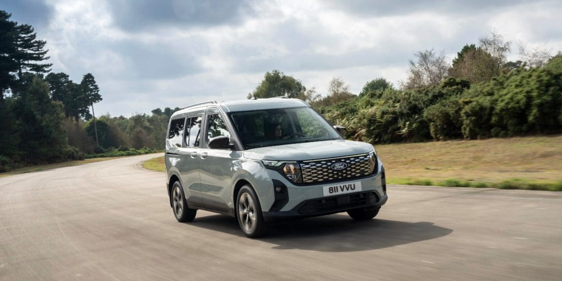 Ford E-Tourneo Courier 100% elétrico está pronto para entrar em produção