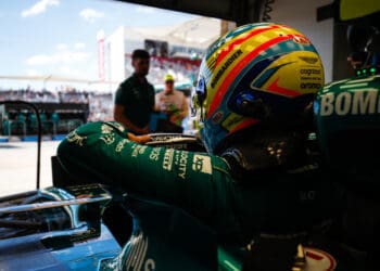 Fernando Alonso «sem papas na língua» perante a FIA: ‘Quando se zanga, liga-me’