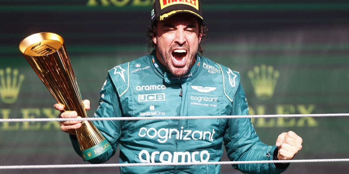 Fernando Alonso enaltece pódio após ‘duas corridas muito dolorosas’