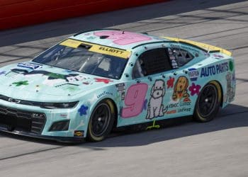 Chase Elliott Escapes Pit-Road Chaos to Clinch P8 at Atlanta in Wild NASCAR Cup Race