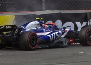 Yuki Tsunoda collided with the barriers and ends the Q2 with a Red Flag