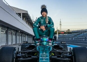 Jessica Hawkins quer ajudar a quebrar barreiras e está pronta para novas oportunidades na F1