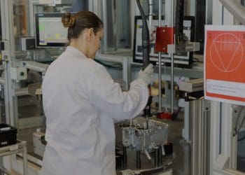 Horse inicia a produção das novas caixas eletrónicas de potência em Aveiro