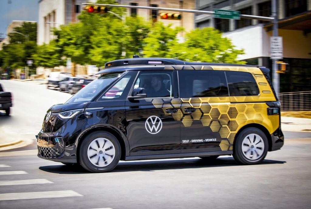O Grande Plano da Volkswagen: ID Buzz Preparado para Conquistar as Estradas Globais como o Último Robotáxi.