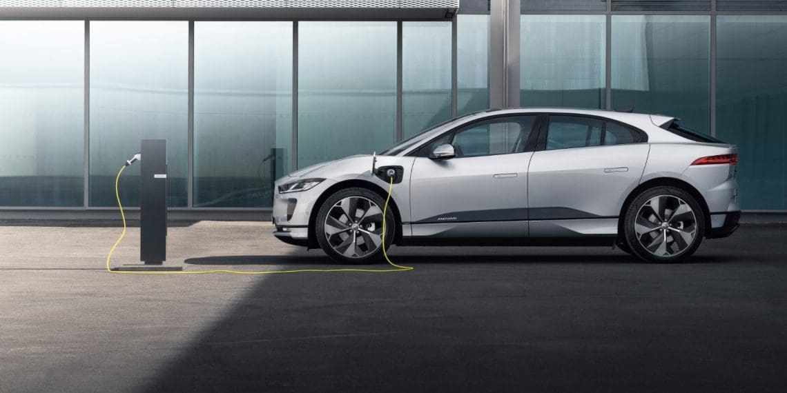 Jaguar Land Rover e Meridian renovam parceria para o futuro eletrificado