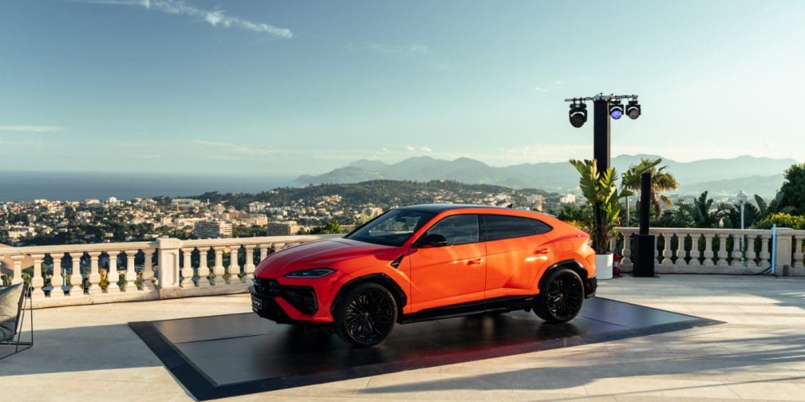Lamborghini apresenta o Urus SE híbrido plug-in em Cannes