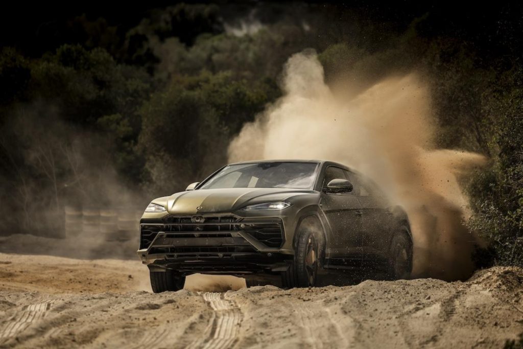 Lamborghini testou o Urus SE no centro técnico de Nardò