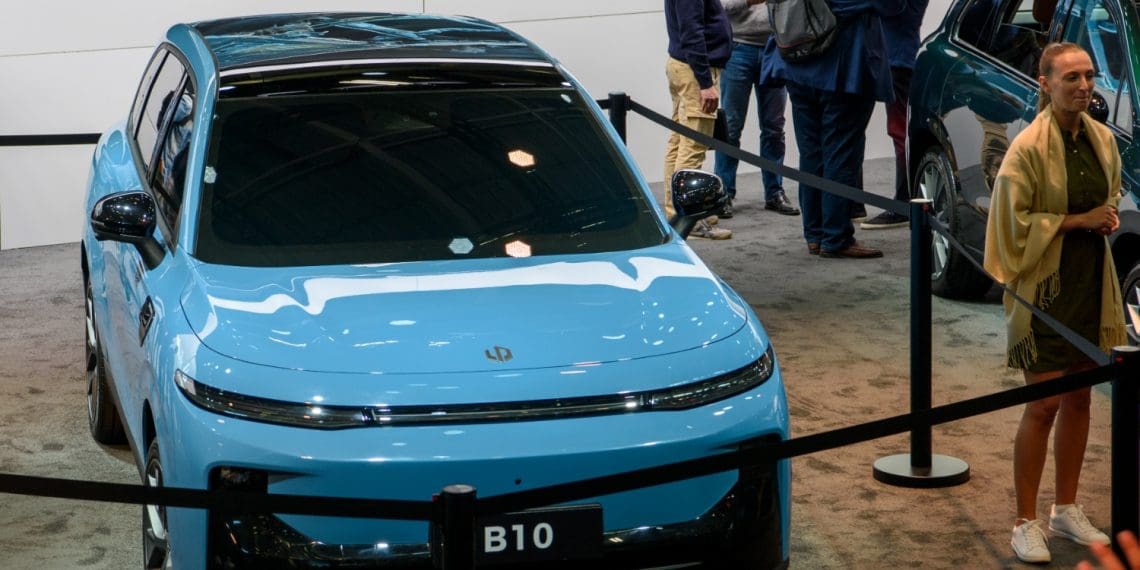 Leapmotor estreia novo B10 na Europa