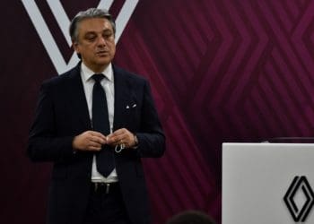 Fim dos motores a combustão em 2035 é “irrealista”