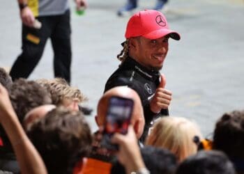 Dos bastidores às pistas, o trabalho de um piloto de F1 segundo Lewis Hamilton