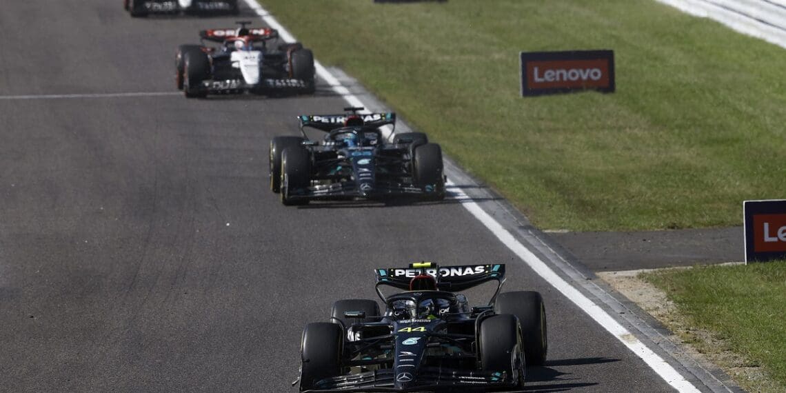 Mercedes não baixa os braços e prepara atualizações para a lutar com a Ferrari