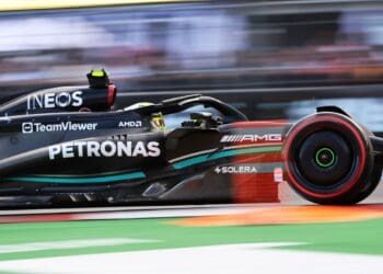Mercedes W14 ‘completamente diferente’ de Austin intriga Lewis Hamilton