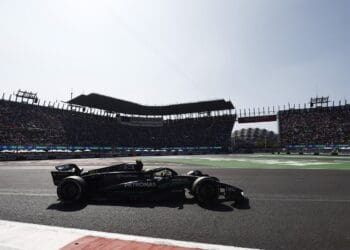 Toto Wolff confiante para 2024 com o novo fundo plano do Mercedes W14