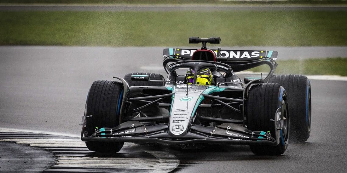 Mercedes encontrou «truque» na asa dianteira para replicar asa de 2021
