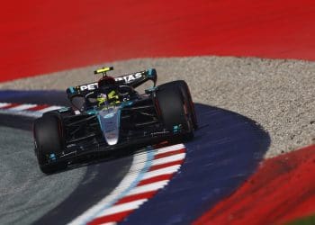 Lewis Hamilton em choque com velocidade superior do Red Bull: ‘É de loucos!’