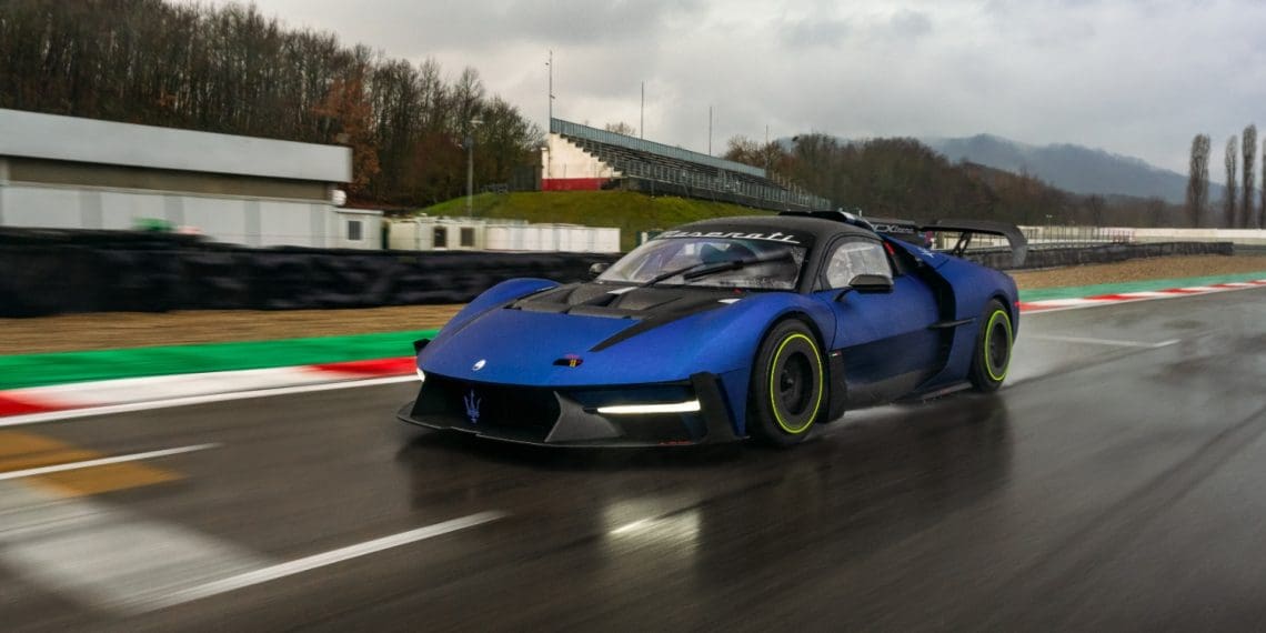 Maserati testa o MCXtrema em pista antes da primeira entrega
