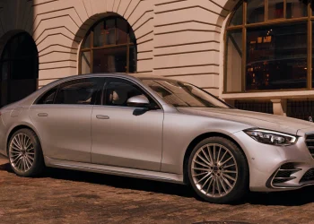 Mercedes S-Class Faces Production Cuts Amid Plummeting Sales