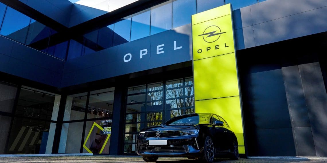 Opel tem novo visual que vai chegar à estrada com os renovados Crossland e Mokka