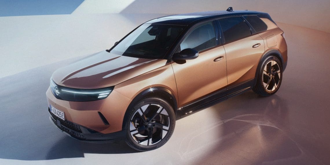 Opel Grandland 100% elétrico chega com 700 km de autonomia