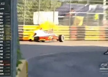 Vídeo: Despiste de Paul Aron com monolugar em chamas no GP de Macau de F3