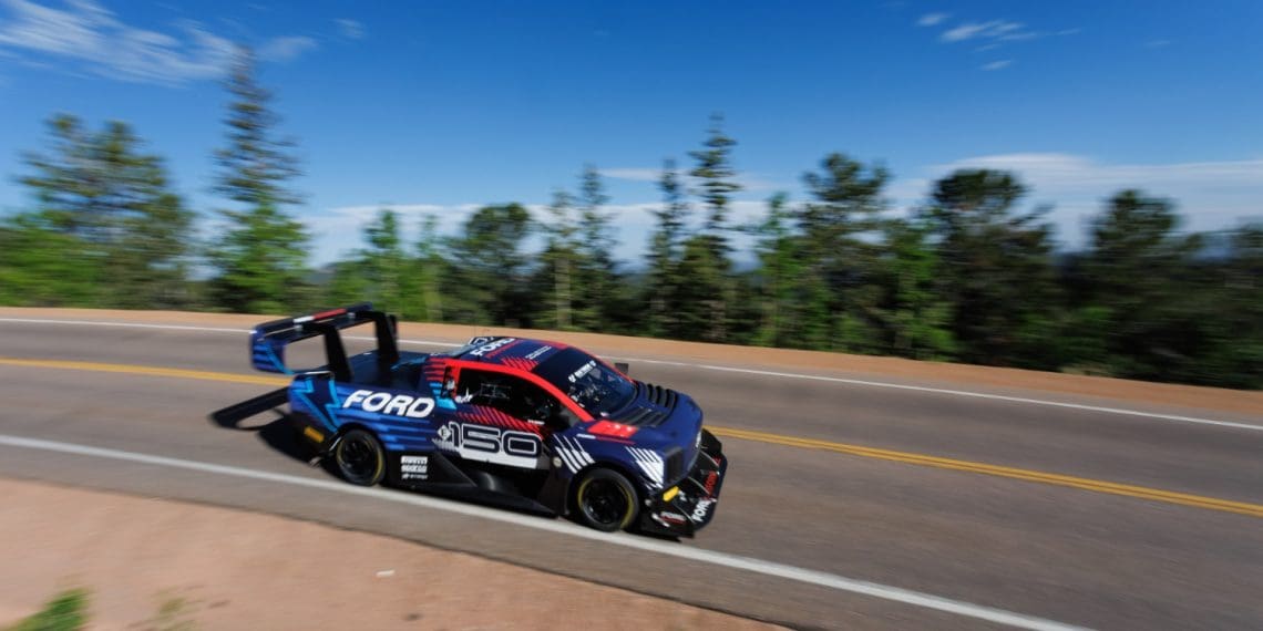 Ford F-150 Lightning SuperTruck alcança a vitória em Pikes Peak