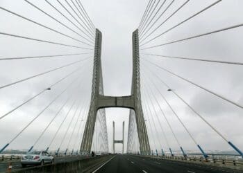 Pontes Vasco da Gama e 25 de Abril com limitações de velocidade devido ao vento