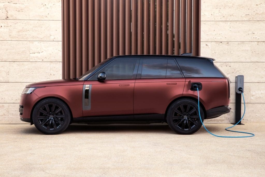 Vendas do Range Rover híbrido plug-in disparam no primeiro semestre