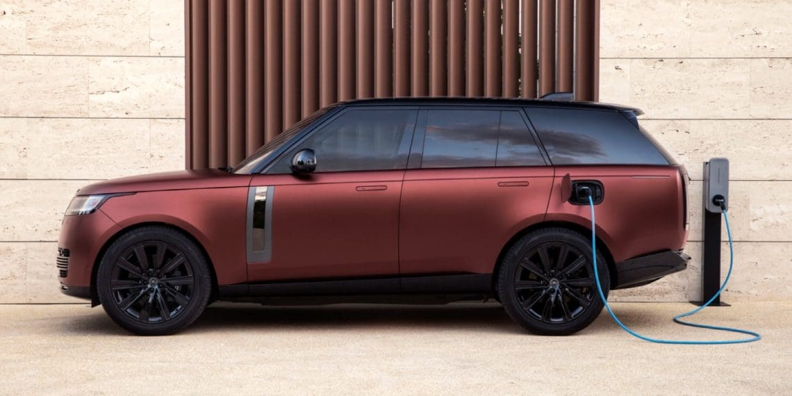 Vendas do Range Rover híbrido plug-in disparam no primeiro semestre