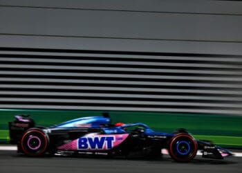 Esteban Ocon ditou ritmo nos testes de F1 em Abu Dhabi à frente de dois rookies