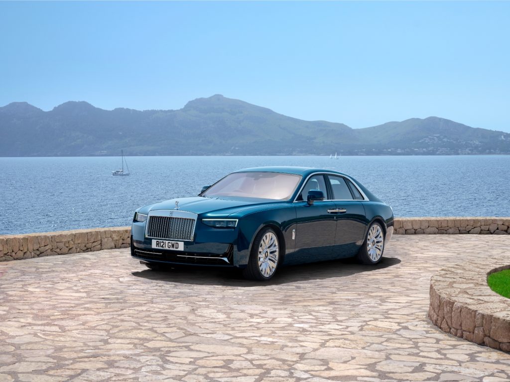 Rolls-Royce atualiza o Ghost com mais tecnologia e novos materiais