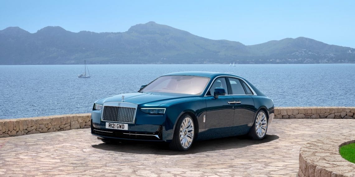 Rolls-Royce atualiza o Ghost com mais tecnologia e novos materiais