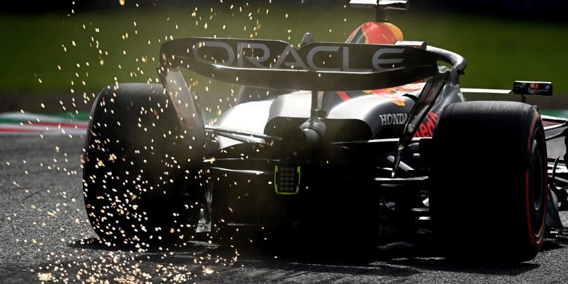 Max Verstappen «obliterou» concorrência para selar pole position no GP do Japão