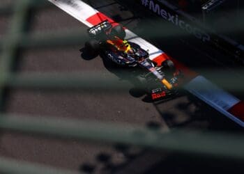 Red Bull reitera que lugar de Sergio Pérez para 2024 não corre perigo